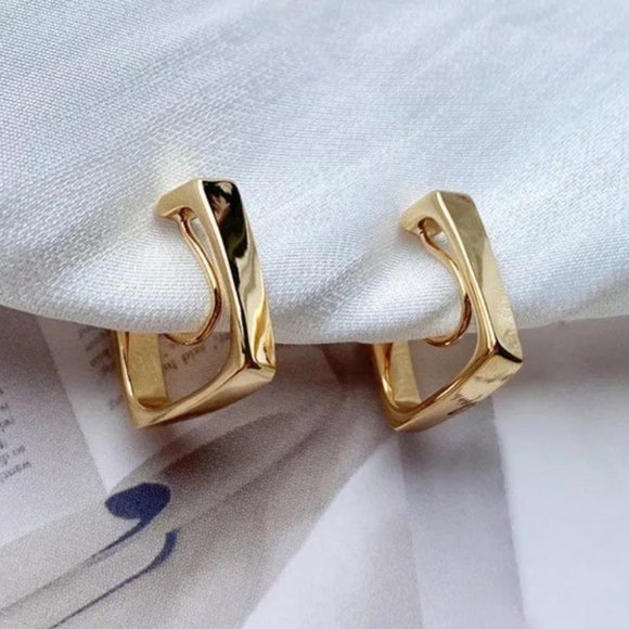 Clip On Earrings Gold Or Silver - Picture 6 of 6